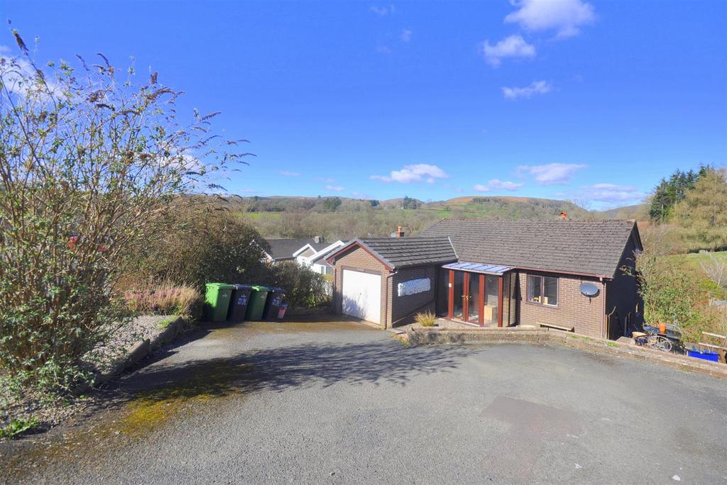 Maesmawr, Rhayader 4 bed detached bungalow for sale £299,000