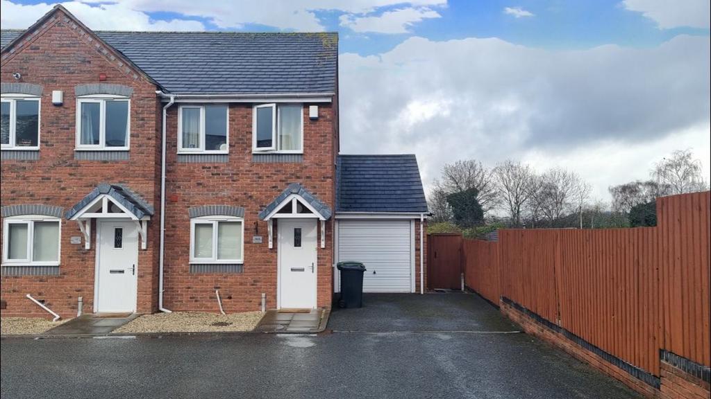 Mount Pleasant, Quarry Bank 2 bed terraced house £825 pcm (£190 pw)