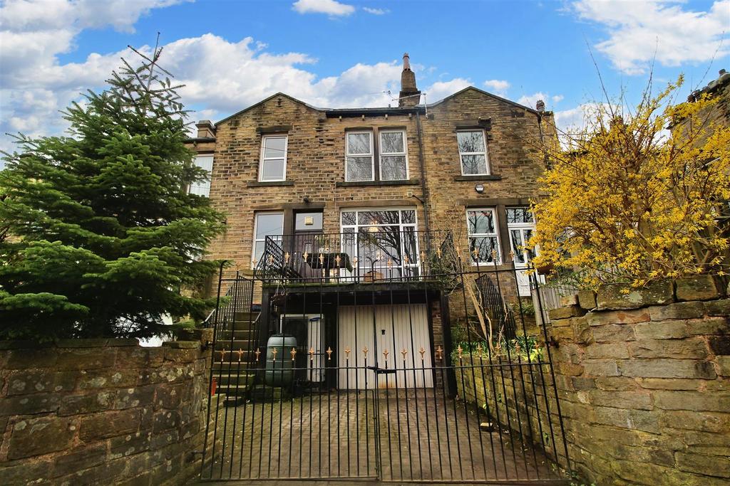Wakefield Road, Huddersfield, HD5 8DB 5 bed terraced house for sale £