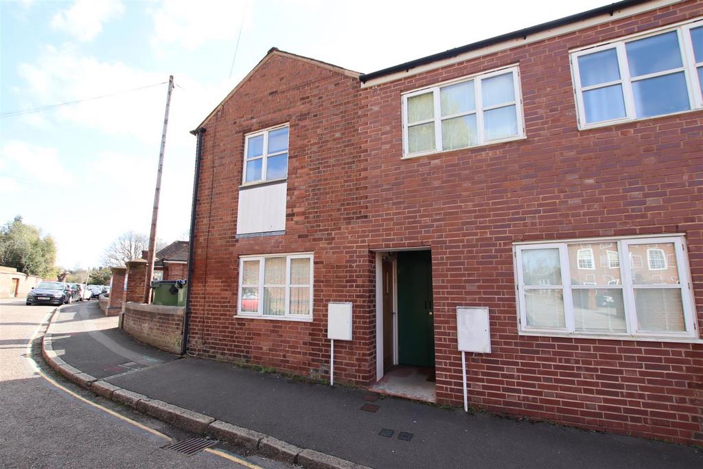 Bull Meadow Road, St Leonards, Exeter, 2 bed end of terrace house £