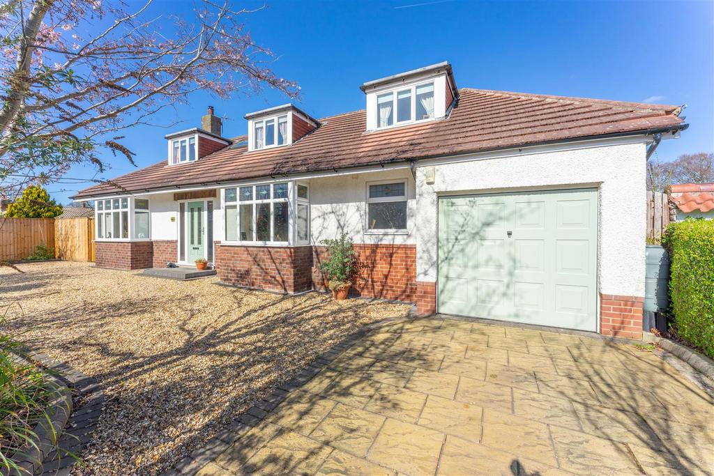 Woodlands Drive, Barnston, Wirral 3 bed detached bungalow for sale £