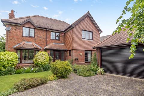 5 Hawthorn Drive, Uppingham, Oakham, LE15 9TA