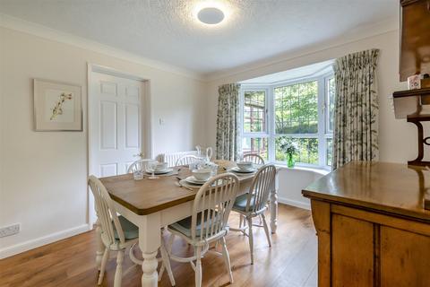 5 Hawthorn Drive, Uppingham, Oakham, LE15 9TA