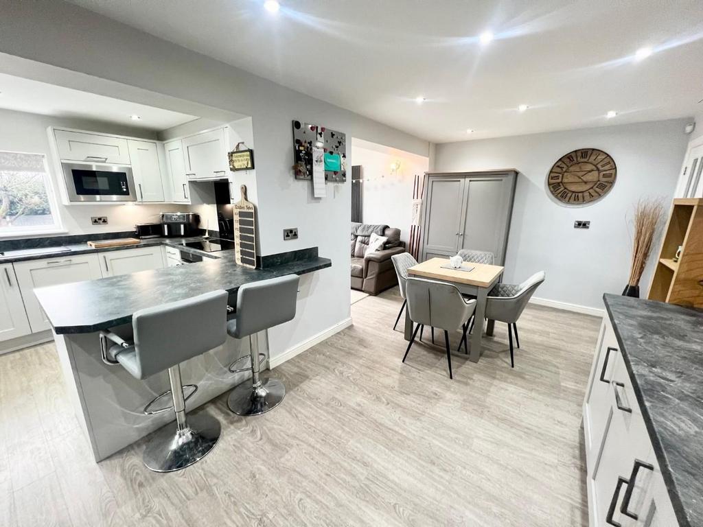 Barnes Hall Road, Burncross, Sheffield 3 bed semidetached house £250,000