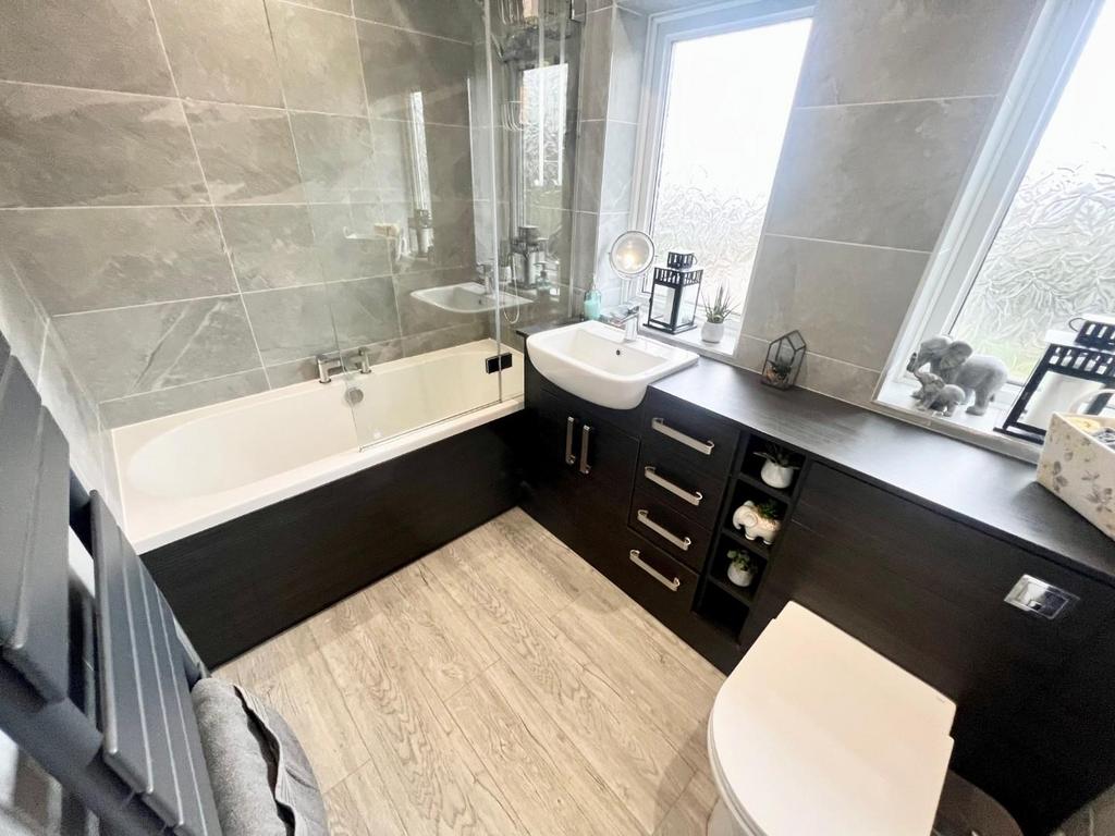 Barnes Hall Road, Burncross, Sheffield 3 bed semidetached house £250,000