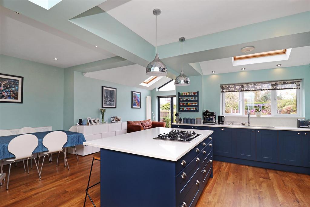 Green Walk, Timperley 4 bed semidetached house £750,000