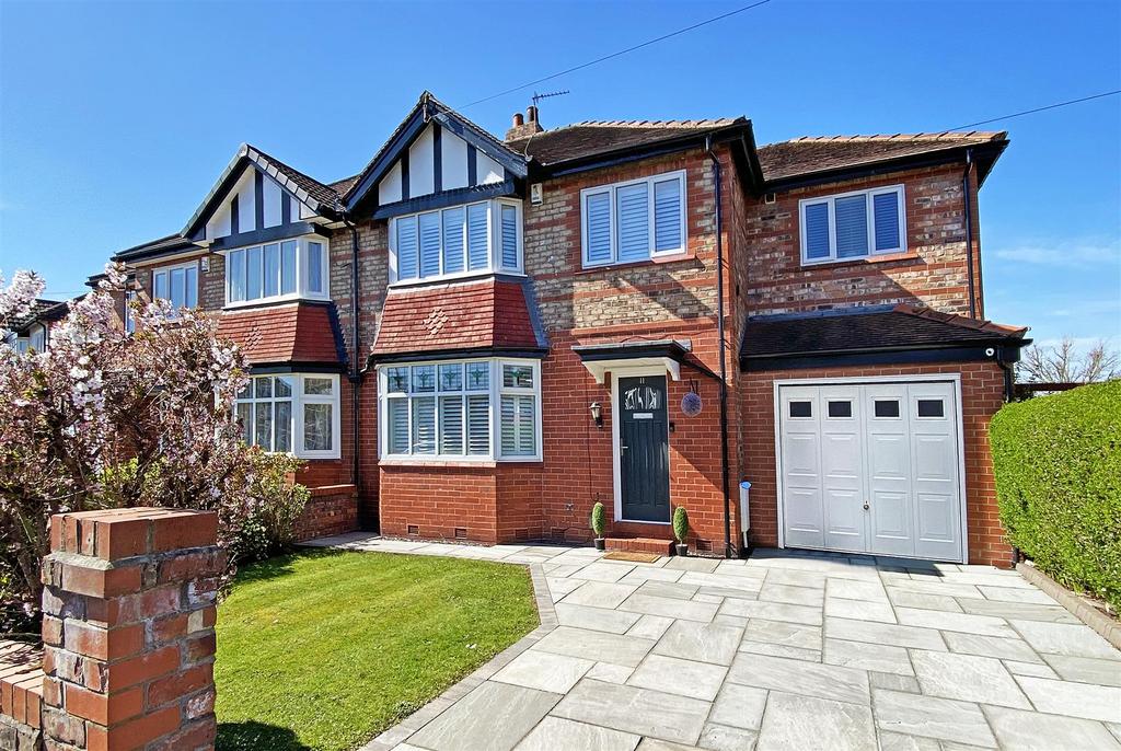 Green Walk, Timperley 4 bed semidetached house £750,000