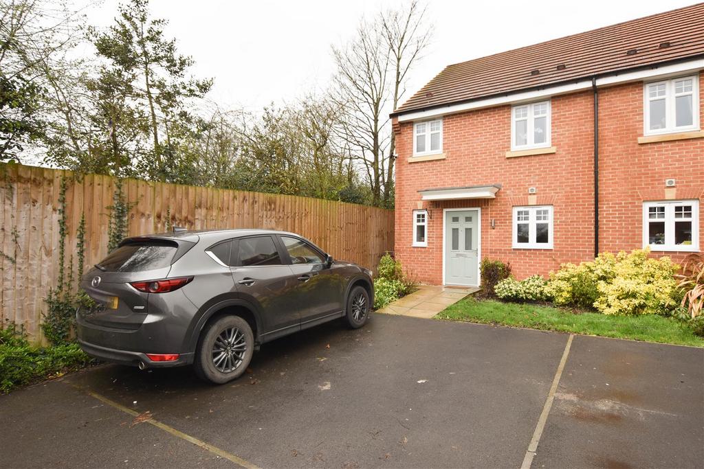 Ruby Lane, Mosborough, Sheffield, S20 3 bed semidetached house £250,000