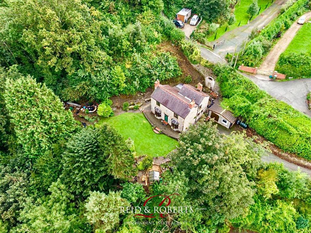 Woodlands Road, Froncysyllte, Llangollen 3 bed detached house for sale £420,000