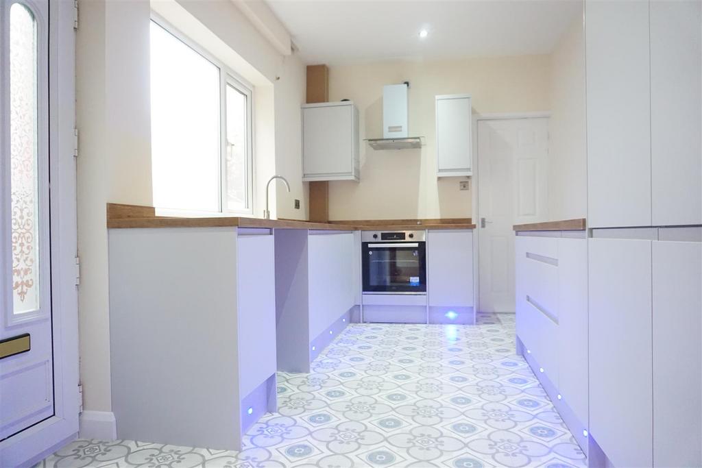 Watch House Lane, Doncaster 3 bed terraced house £750 pcm (£173 pw)