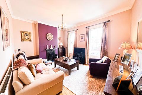 2 bedroom property for sale - Hainault Road, London