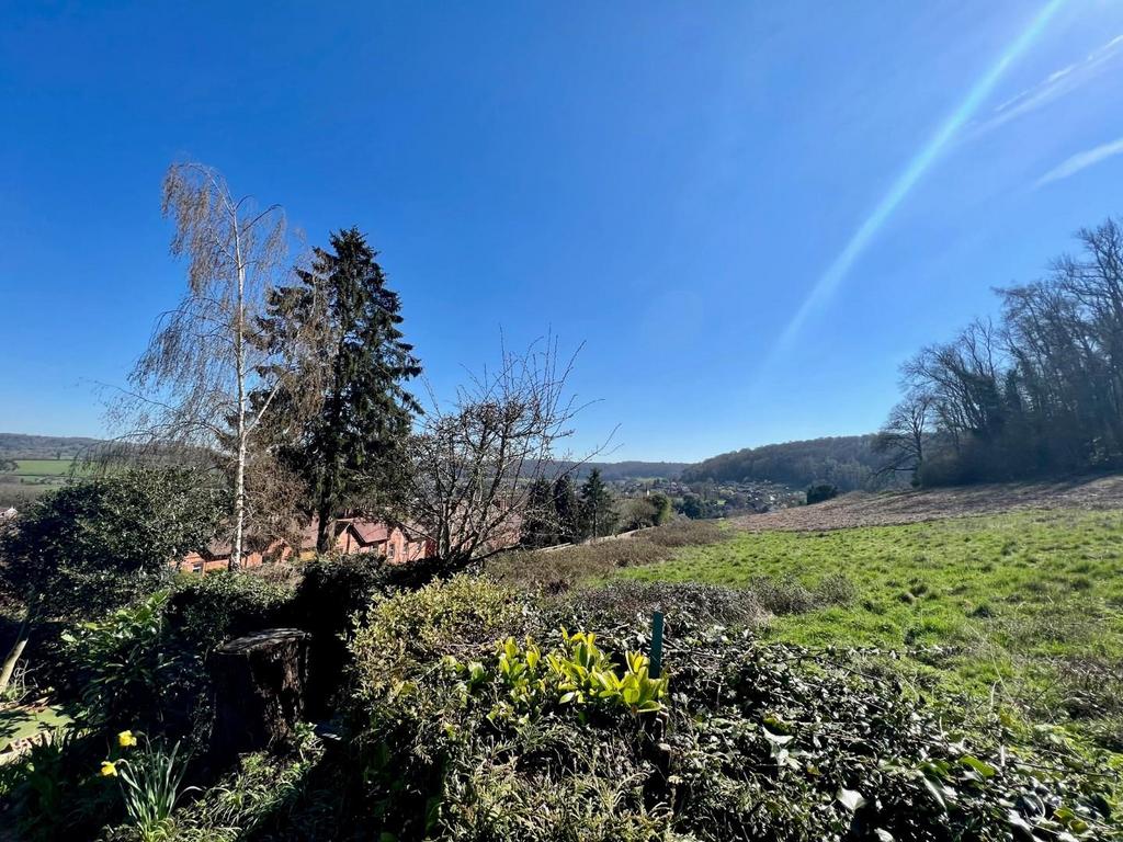 Burnt Oak, Dursley 3 bed detached bungalow £440,000