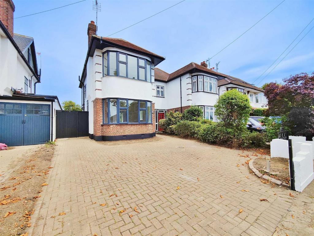 Prittlewell Chase, Westcliff On Sea 3 bed semidetached house £2,200