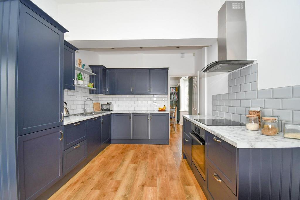 Hawksworth Avenue, Guiseley, Leeds 3 bed semidetached house £499,950