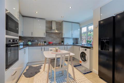 3 bedroom detached house for sale - Upton Road, Slough