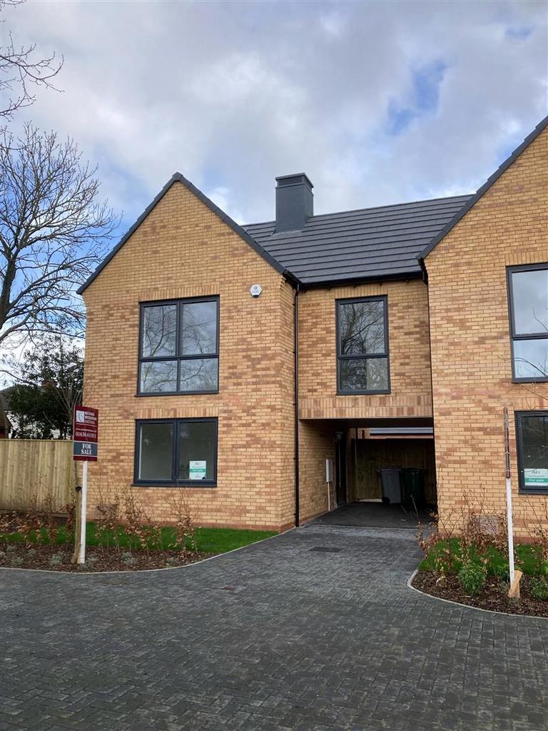 Lord Hawke Way, Newark 3 bed link detached house for sale £274,995