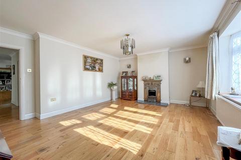 2 bedroom detached bungalow for sale - Bournehall Lane, Bushey
