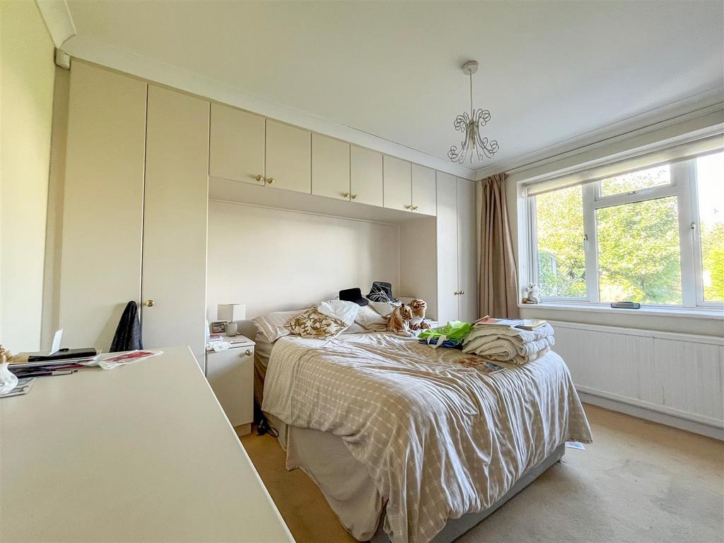 Bed 1.jpg