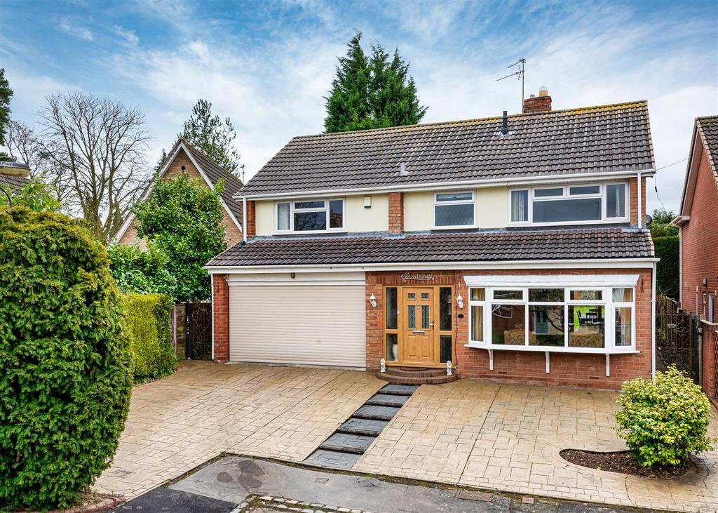 5 Meadow Way, Codsall, Wolverhampton 4 bed detached house for sale £