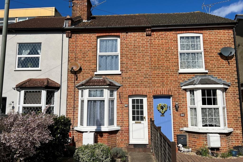 Edgell Road, StainesuponThames... 2 bed terraced house £1,450 pcm