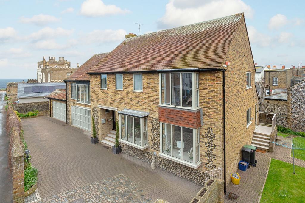 Church Road, Broadstairs, CT10 4 bed detached house £1,400,000