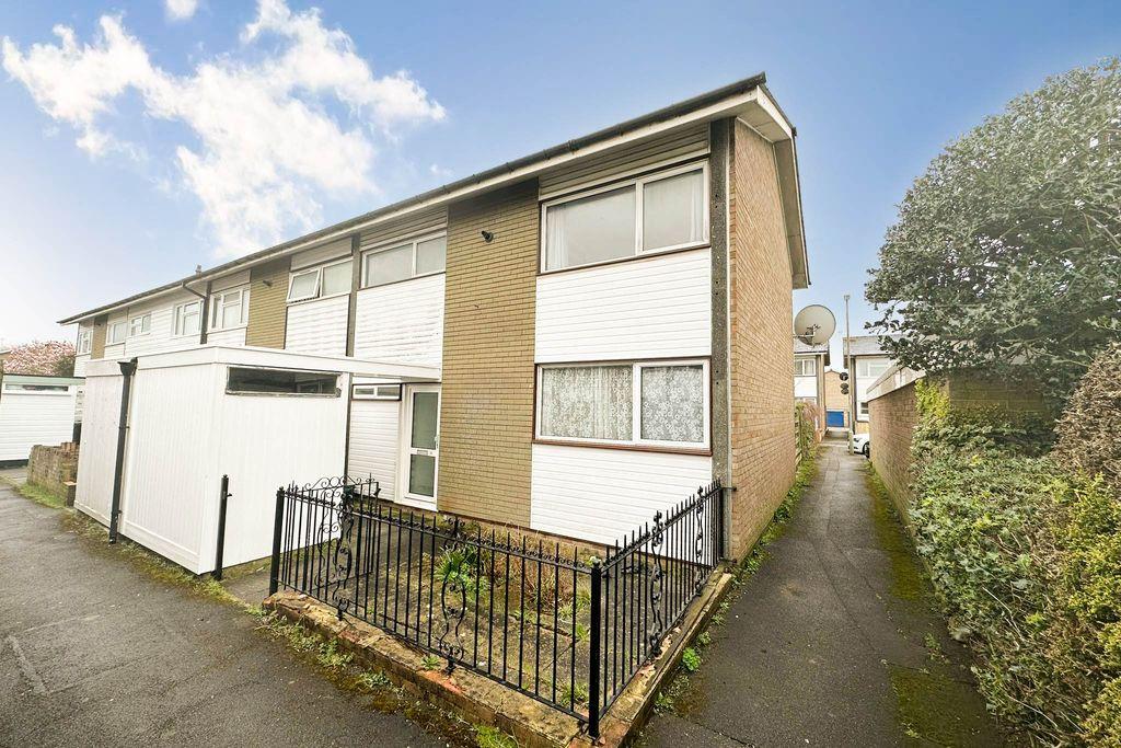 Millard Close, Basingstoke RG21 5TT 3 bed end of terrace house £1,200