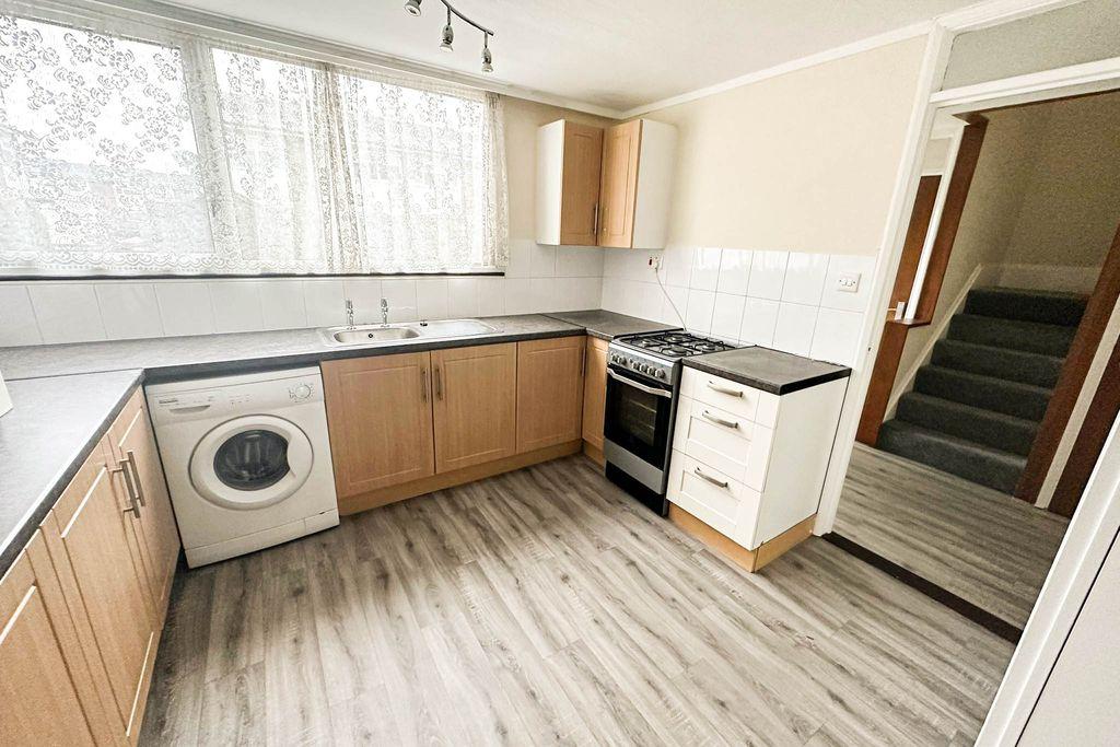 Millard Close, Basingstoke RG21 5TT 3 bed end of terrace house £1,200