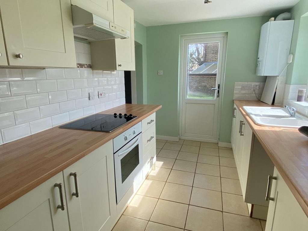 Dover Road East, Gravesend, Kent... 2 bed semidetached house £1,300