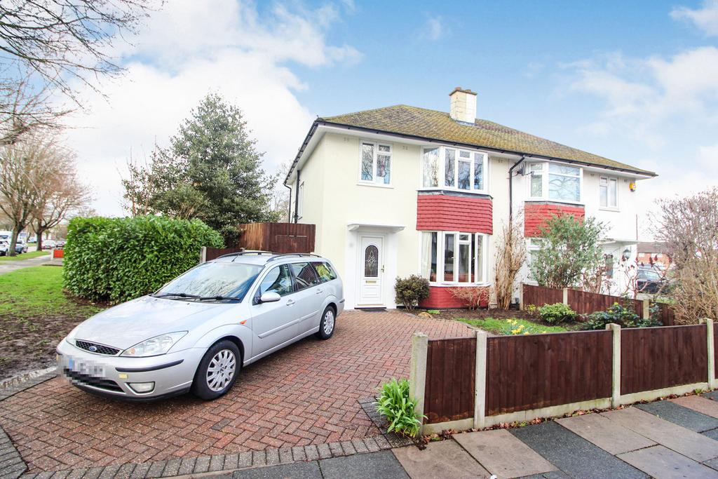 Broomfield Avenue, Leighonsea, SS9 3 bed semidetached house for sale £400,000