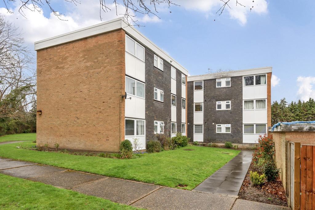 West End Court, West End Lane, Stoke Poges, SL2 2 bed apartment £290,000