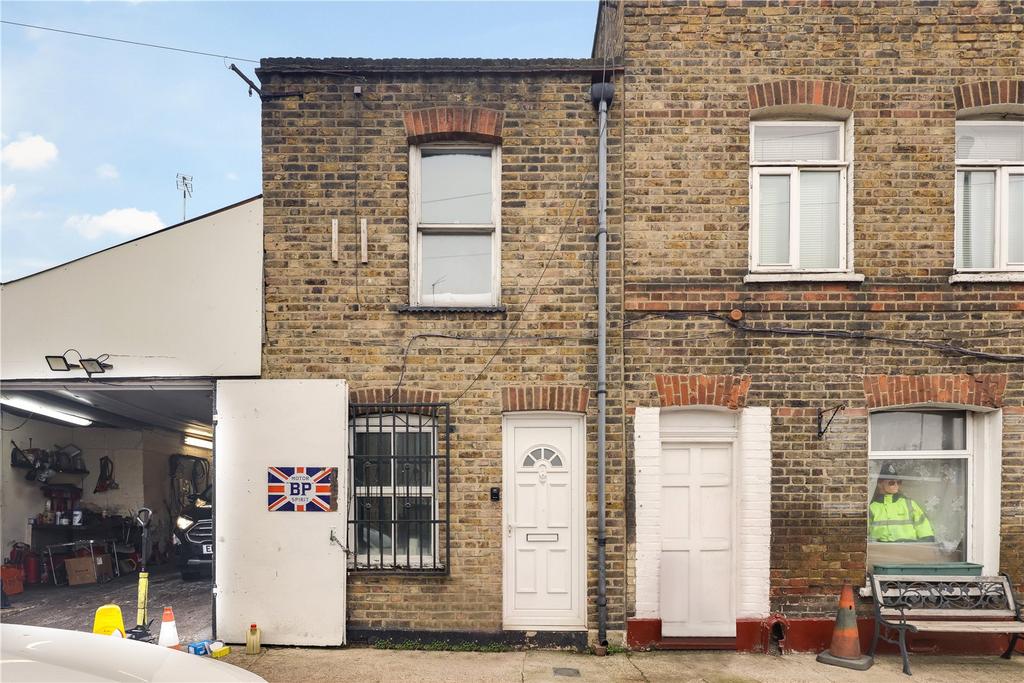 Hadleigh Street, Bethnal Green, London, E2 2 bed house for sale £500,000