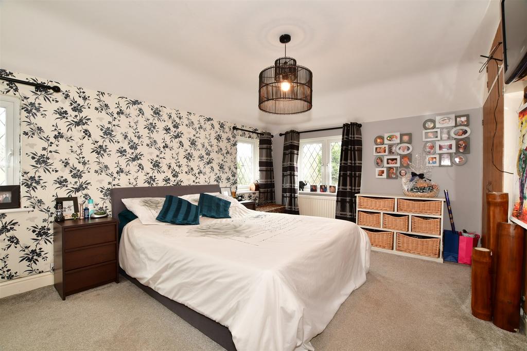 Ringles Cross, Uckfield, East Sussex 5 bed detached house for sale £