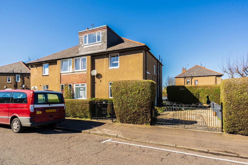 52 Broomfield Crescent, Edinburgh... 4 bed £225,000