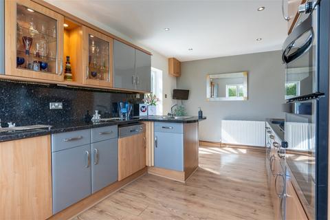 14 Dowlers Hill Crescent, Redditch, B98 7QY