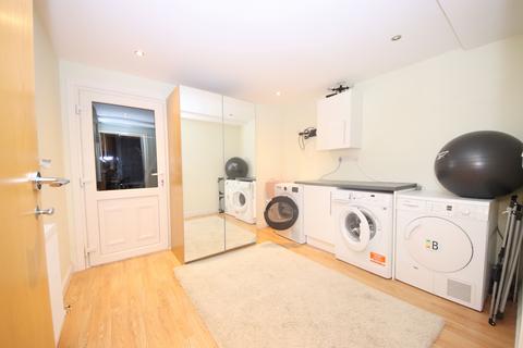 5 Latchmere Place, Ashford, TW15 3FJ