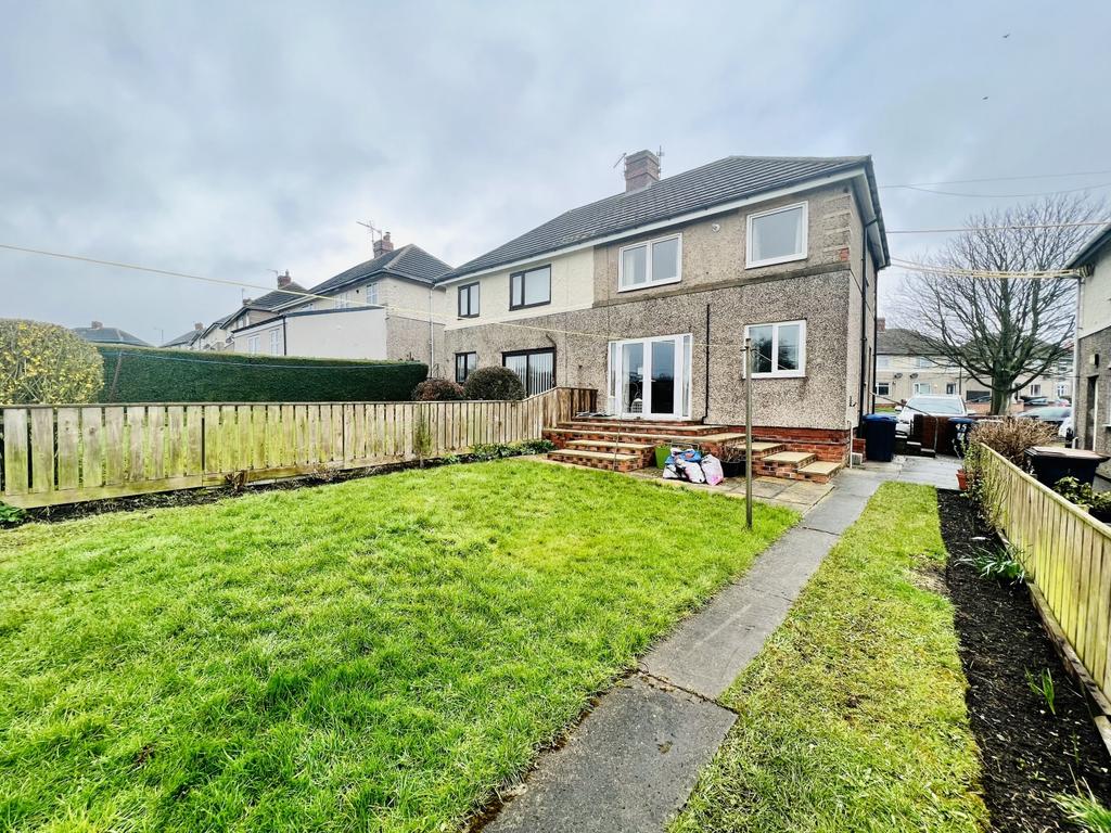 Hawthorn Crescent, Quarrington Hill... 3 bed semidetached house £92,000