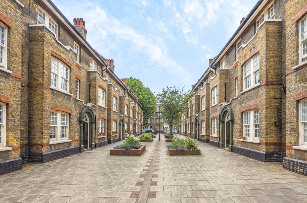 Worth Grove Walworth SE17 2 bed flat £1,800 pcm (£415 pw)