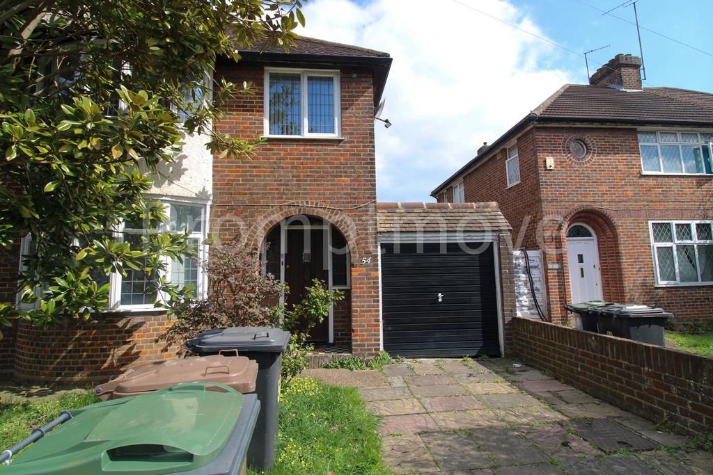 Carlton Crescent Luton LU3 1EN 3 bed semidetached house £1,400 pcm