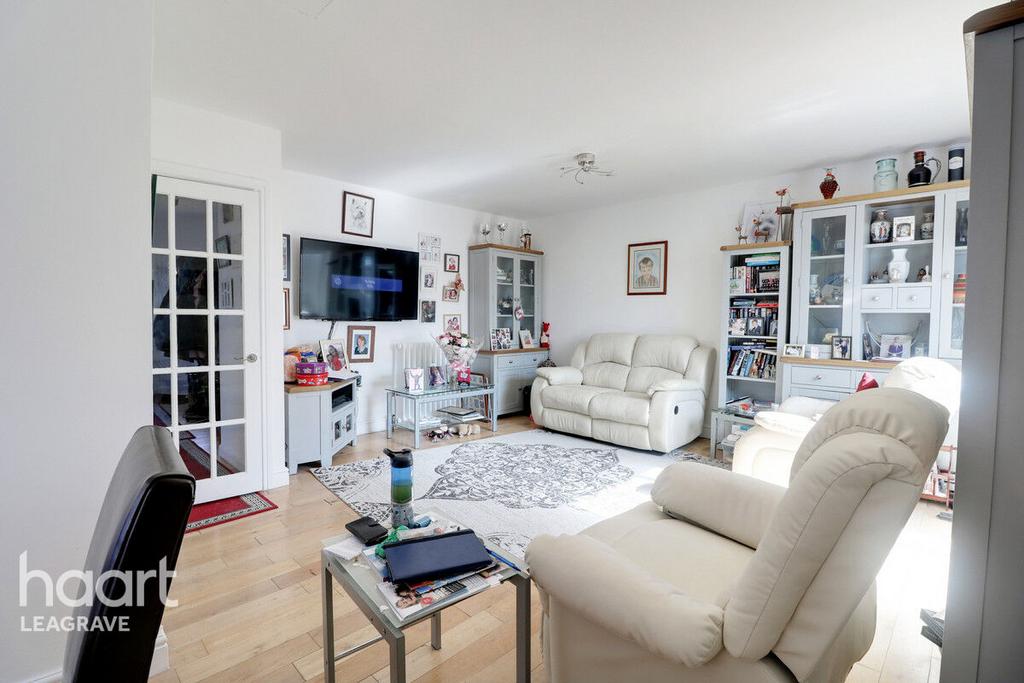 Cranbrook Drive, Luton 3 bed semidetached bungalow £350,000