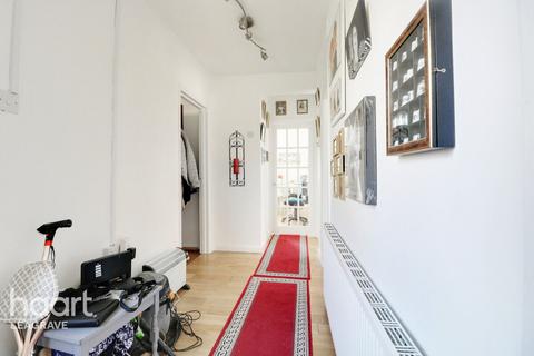 51 Cranbrook Drive, Luton, LU3 3EN
