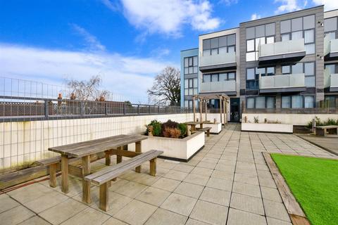 1 bedroom apartment for sale, Cavalier Close, Wallington, Surrey