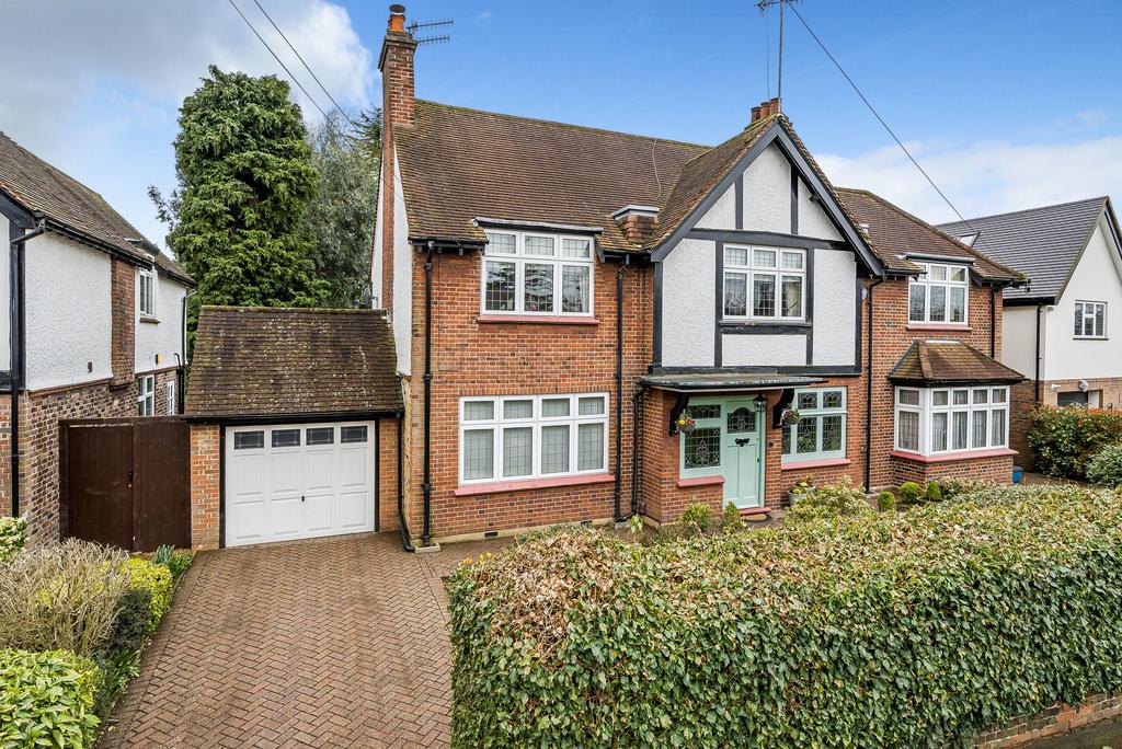 Woodlands Road, Bushey WD23 6 bed detached house £1,695,000