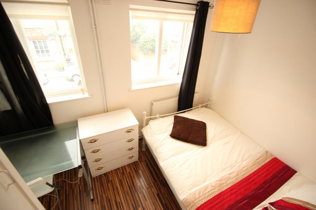HMO master room with exclusive access to private