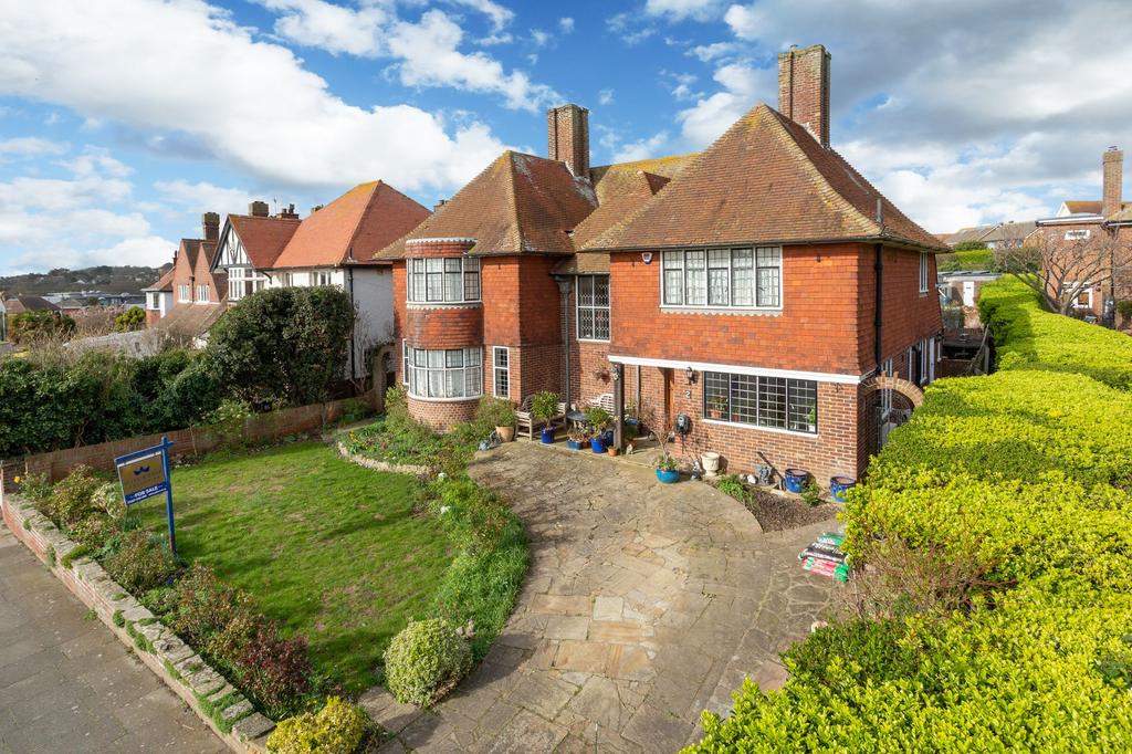 Waldron Road, Broadstairs, CT10 4 bed detached house for sale £1,250,000