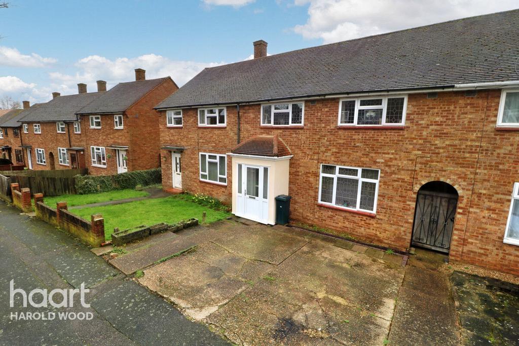 Woodbridge Lane, Romford 3 bed terraced house for sale £450,000