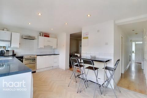 16 Woodbridge Lane, Romford, RM3 9JF