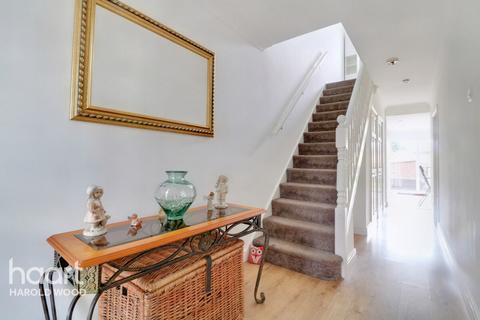 16 Woodbridge Lane, Romford, RM3 9JF
