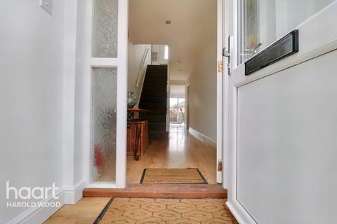 16 Woodbridge Lane, Romford, RM3 9JF
