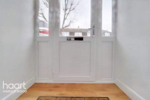 16 Woodbridge Lane, Romford, RM3 9JF