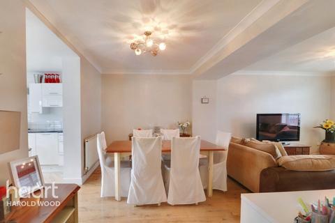 16 Woodbridge Lane, Romford, RM3 9JF